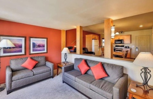 Silvercreek Apartment | King bed, pvt hot tub, free wi-fi, 71