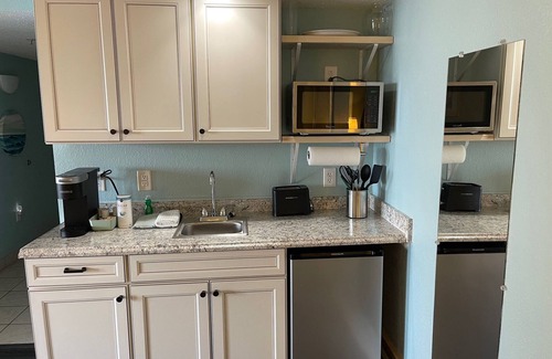 Crescent Beach Condo | King Bed Studio on the beach