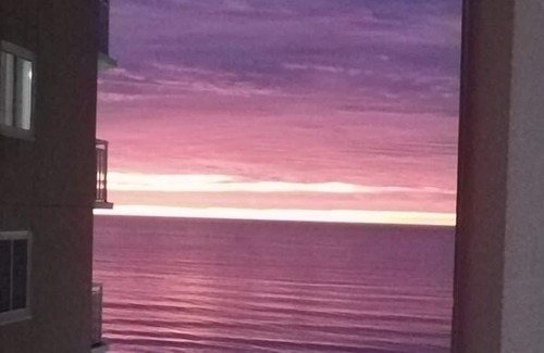 Crescent Beach Condo | King Bed Studio on the beach
