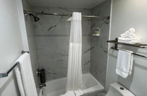 Florida Central Atlantic Coast Hotel | King Bed Studio Free Shuttle