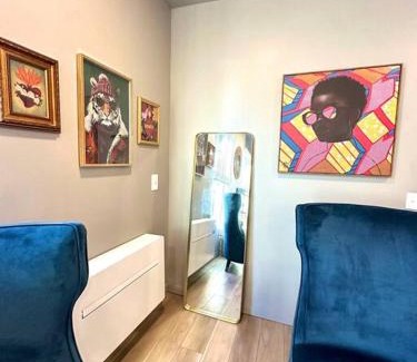 Detroit Apartment | King Bed Suite-Free Parking-Prime Location