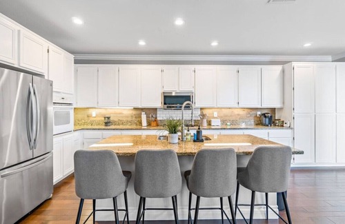 Temecula House | King Bed Temecula Getaway! Amazing Pool & Theatre