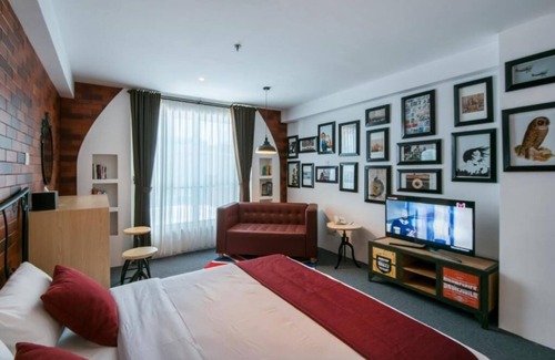 Kartika Plaza Hotel | King Bed Thematic Room in Kuta Area