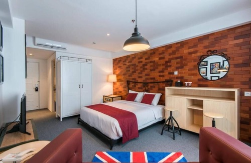 Kartika Plaza Hotel | King Bed Thematic Room in Kuta Area
