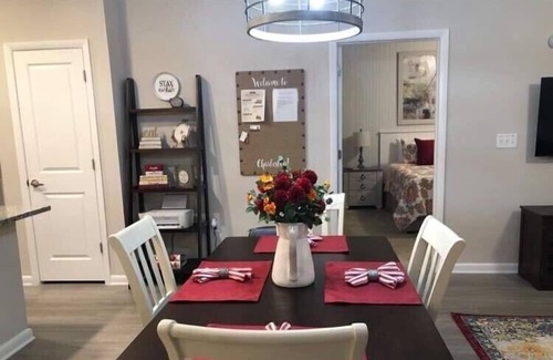 North Charleston Apartment | King bed / Trendy Park Circle /Resort style Amenities
