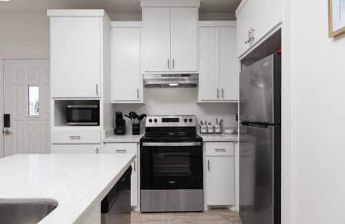 Sebastian House | King Bed W/D Discounts 3+ Quiet Outlet Mall 6mins Discounts 30+