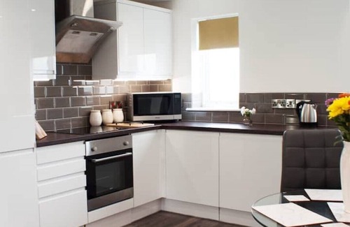 Thrapston House | King BED W/Garden. Perfect Location. Free Parking