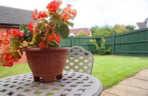 Thrapston House | King BED W/Garden. Perfect Location. Free Parking