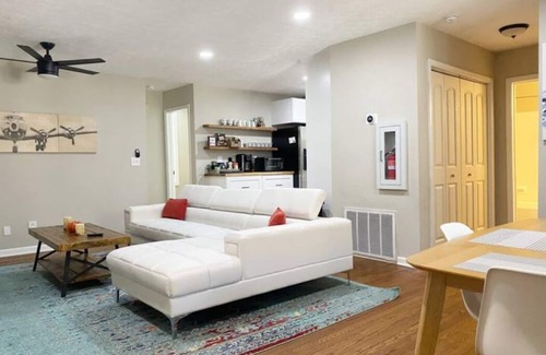 Roswell Apartment | KING bed + walk to food & nature. Long-Term Okay!