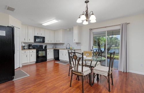 St. Johns House | King bed, Water Views, sleeps 8, TVs in every room, public pool.