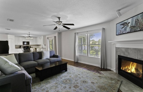 St. Johns House | King bed, Water Views, sleeps 8, TVs in every room, public pool.