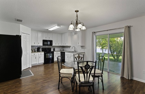 St. Johns House | King bed, Water Views, sleeps 8, TVs in every room, public pool.