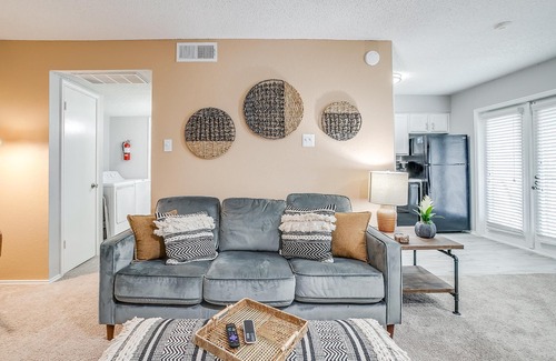 South Arlington Apartment | King Bed ✶WiFi ✶Washer Dryer ✶4K TVs ✶Pets Allowed #425