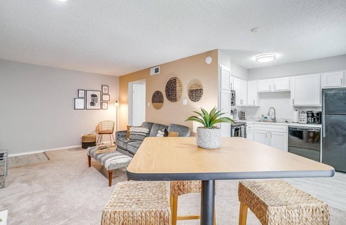 South Arlington Apartment | King Bed ✶WiFi ✶Washer Dryer ✶4K TVs ✶Pets Allowed #425