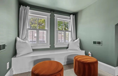 Potomac West House | King Beds - A Victorian Suite Xcape