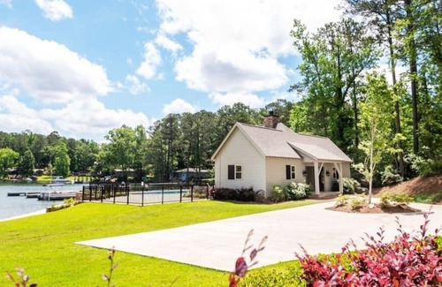 Tallassee House | King Beds - Comfortable and Quiet