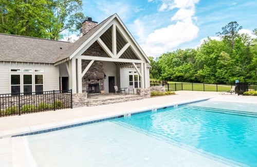 Tallassee House | King Beds - Comfortable and Quiet