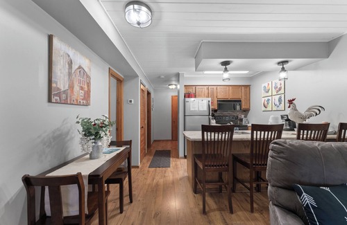 Notch Estates Condo | KING BEDS!~Gathering Place~ WALK-IN🏠NO STAIRS🎡1 MILE FROM SDC🎢