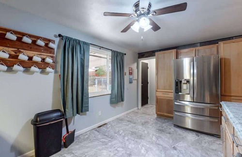 Dupont House | King Beds, Hockey Table & Huge Yard Escape