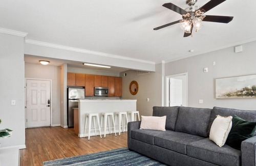 West Campus Apartment | King Beds + Memory Foam Sleeper in Vibrant ATX Apt