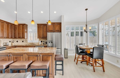 Chandler House | King Beds, Pool, Foosball, Ping-Pong, Air Hockey!