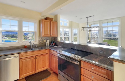 Thornton Condo | King beds , spectacular mtn views and sunsets!