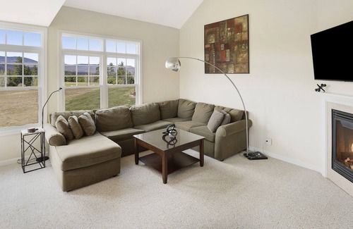 Thornton Condo | King beds , spectacular mtn views and sunsets!