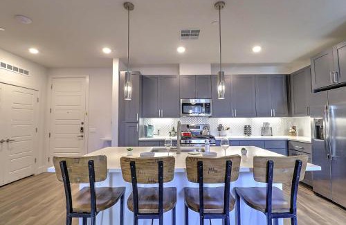 North Scottsdale Apartment | King Beds-Steps From Shop-Self Check In- Parking-G3021