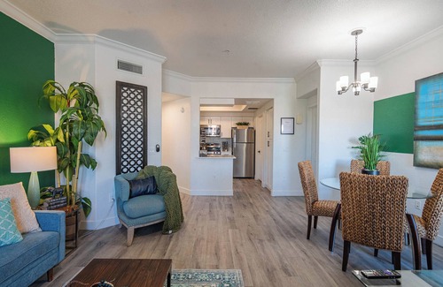 Tempe Condo | King Beds⟫ Swim& Relax⟫ Shop⟫ Dine》DT Tempe 2.5 Mi