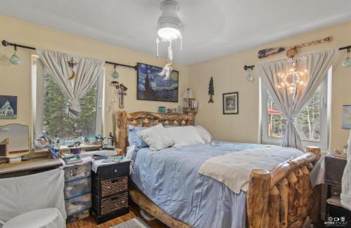 Sterling Cabin | King Cabin -Full Kitchen + Laundry Kenai Retreat