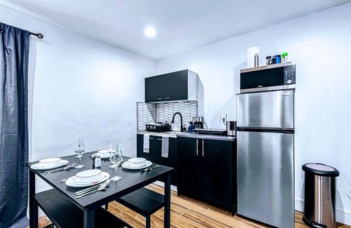 Downtown Phoenix House | King | DT Phx | 10m Airp | 2 Smrt TV |W/D| Unit B