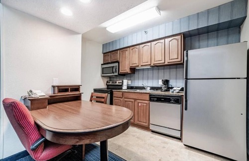 Doral Apartment | King Executive Suite Near Taxleaf Doral MIA