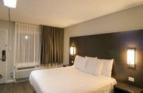 Henderson Hotel | King Non Smoking at Envi Boutique Hotel