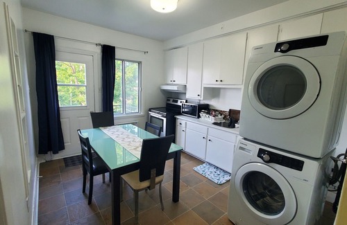 Roussillon Regional County Municipality Apartment | King & Queen Beds, 2 Bedrooms Apartment with Parking, River View