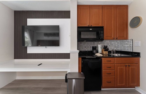 Southwest Orlando Apartment | King + Queen, Spacious Studio Near Universal