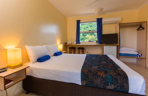 Kurrimine Beach Hotel | King Reef Resort