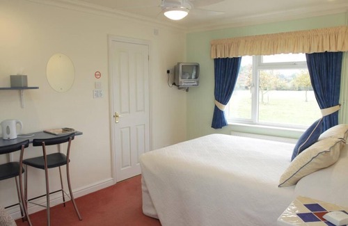 Takeley Bed & Breakfast | King room at Little Bullocks Farm