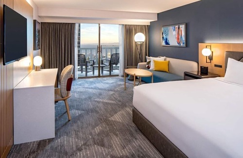 Financial District Hotel | King Room at a 4⭐️ Hotel