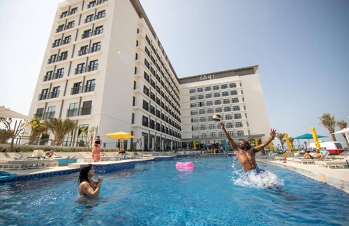 Jumeirah House | King Room At LA Mer Beach By Luxury Bookings