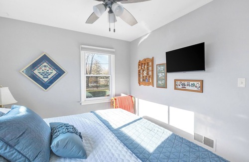 Frankenmuth Bed & Breakfast | King room in Bed and Breakfast - And A Hot Tub!