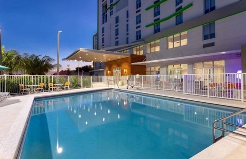 Miami Springs Apartment | King Room Near Circle K MIA