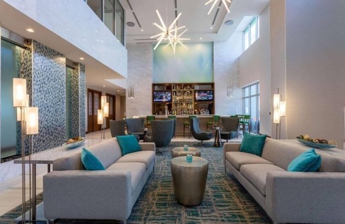 Miami Springs Apartment | King Room Near Circle K MIA