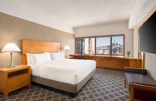 Financial District Apartment | King Room Near City College Of San Francisco SAN