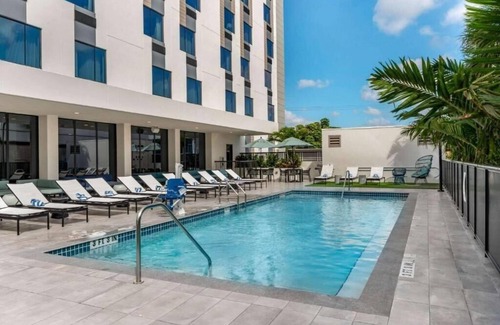 Miami Springs Apartment | King Room Near Ram Air Sales MIA