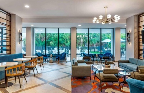 Miami Springs Apartment | King Room Near Ram Air Sales MIA
