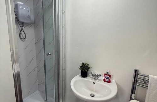 Redcar Bed & Breakfast | King Room w/Ensuite | Perfect for Contractors
