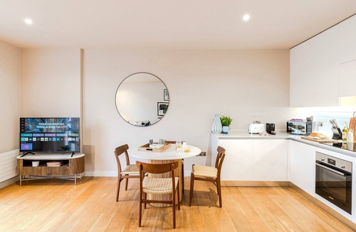 Kings Cross St. Pancras Apartment | King's Cross | 1 Bedroom Apartment (Balcony)