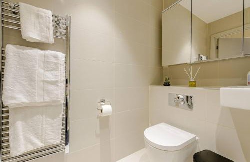 St. Pancras and Somers Town Apartment | King's Cross 2 Bed Luxury Apartment - Sleeps 4