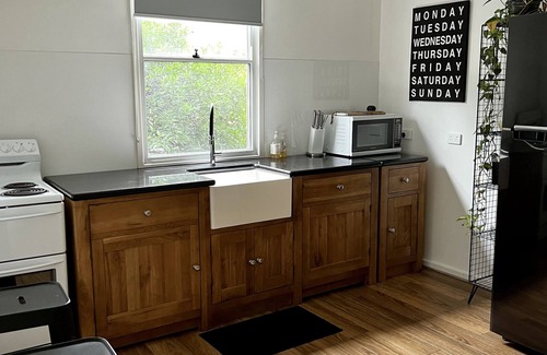 West Tamworth House | King's Park - Quiet 3 Bedroom House - Free Wifi