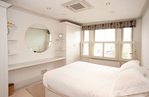 Parsons Green and Walham Apartment | King's Road Roof Terrace, by Veeve